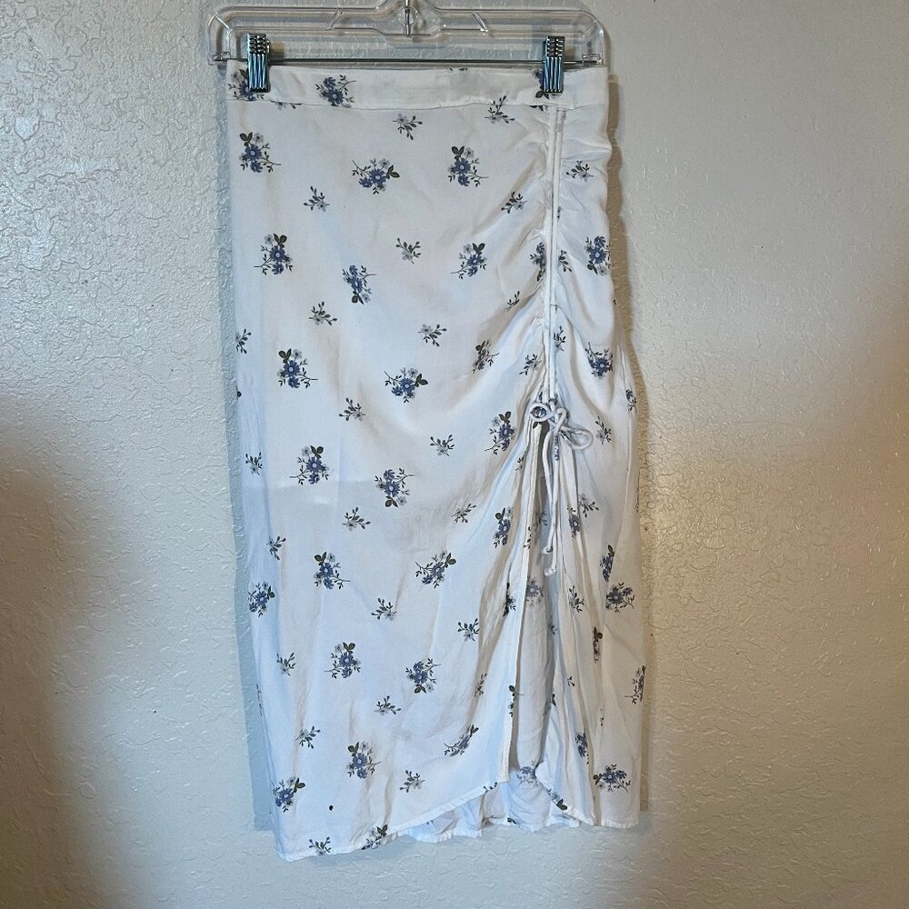White with blue flowers Hollister Skirt
